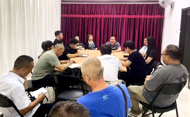 门口的“爆改”打造多彩龙腾苑六区社区凯发k8国际娱乐首选“六色助力”！家(图6)