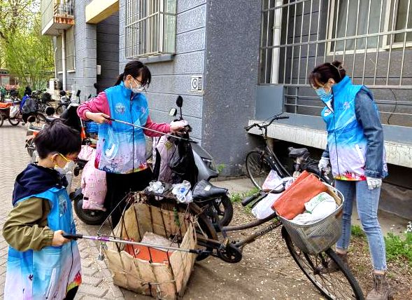 门口的“爆改”打造多彩龙腾苑六区社区凯发k8国际娱乐首选“六色助力”！家(图19)